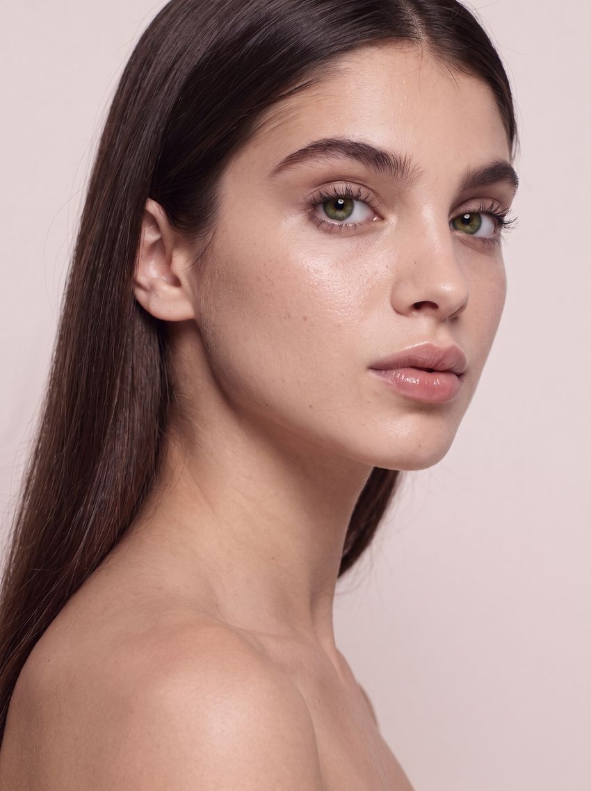 AI-generated image of digital model Alice, photo 7
