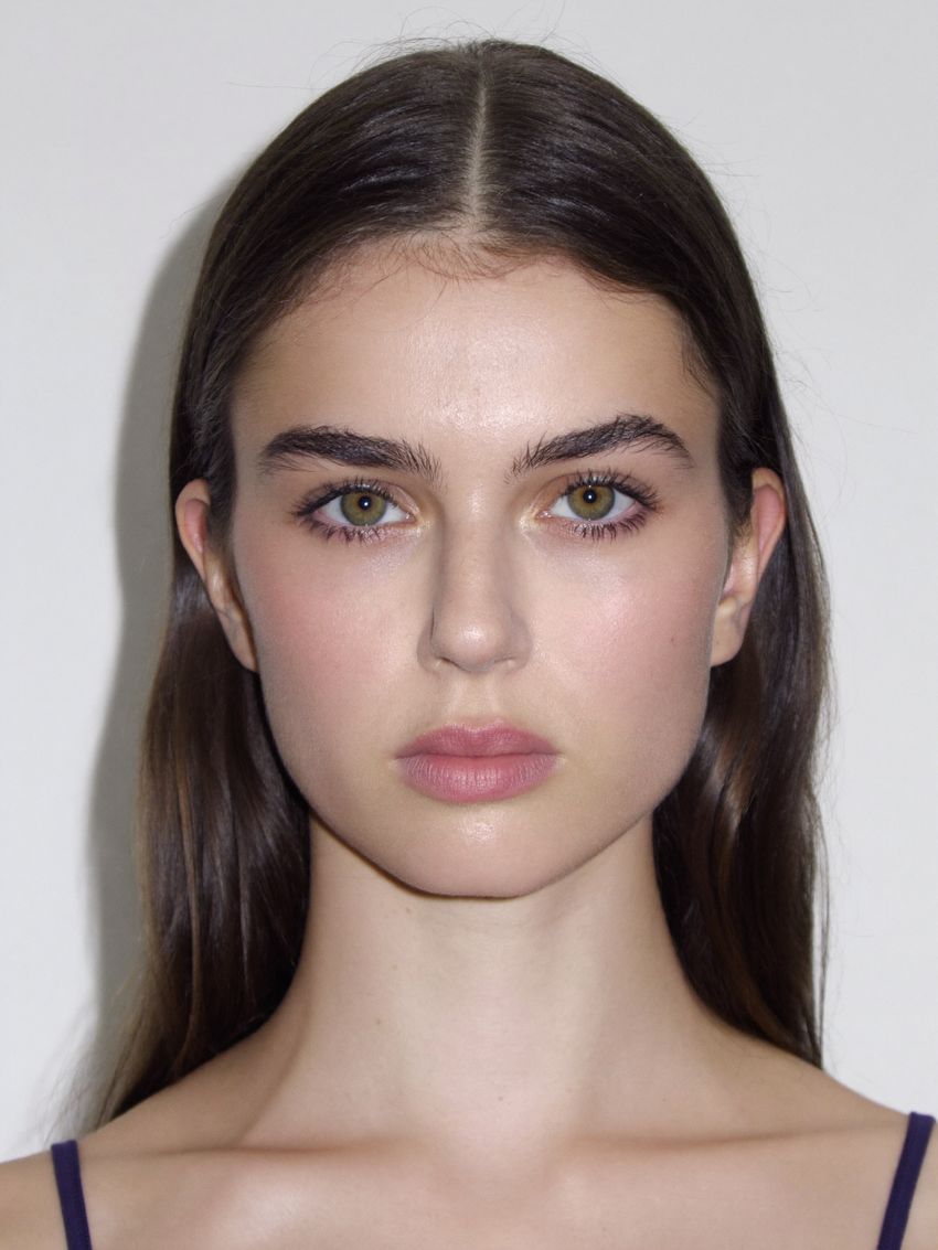 AI-generated image of digital model Karina, photo 1