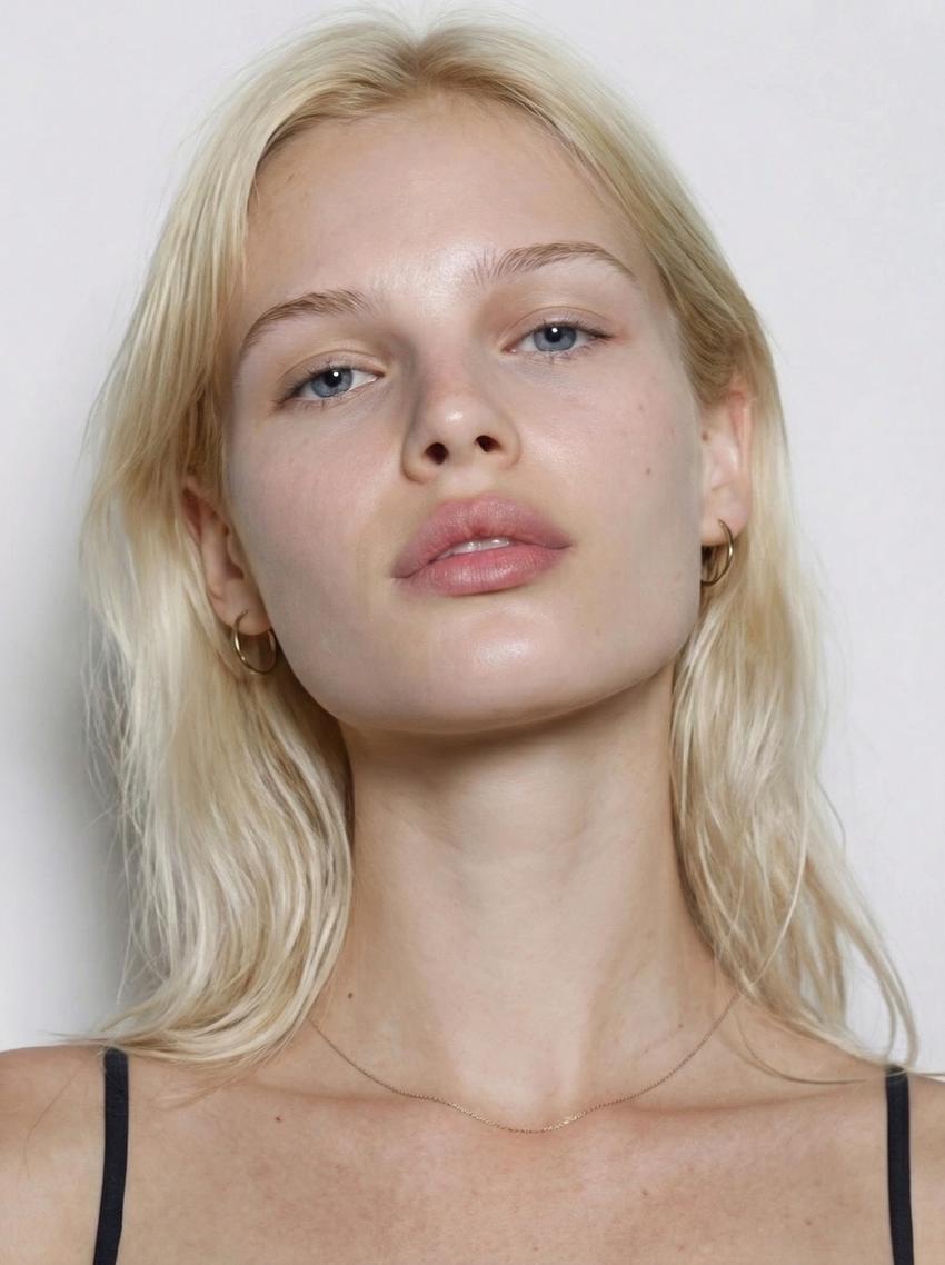 AI-generated image of digital model Mia, photo 4