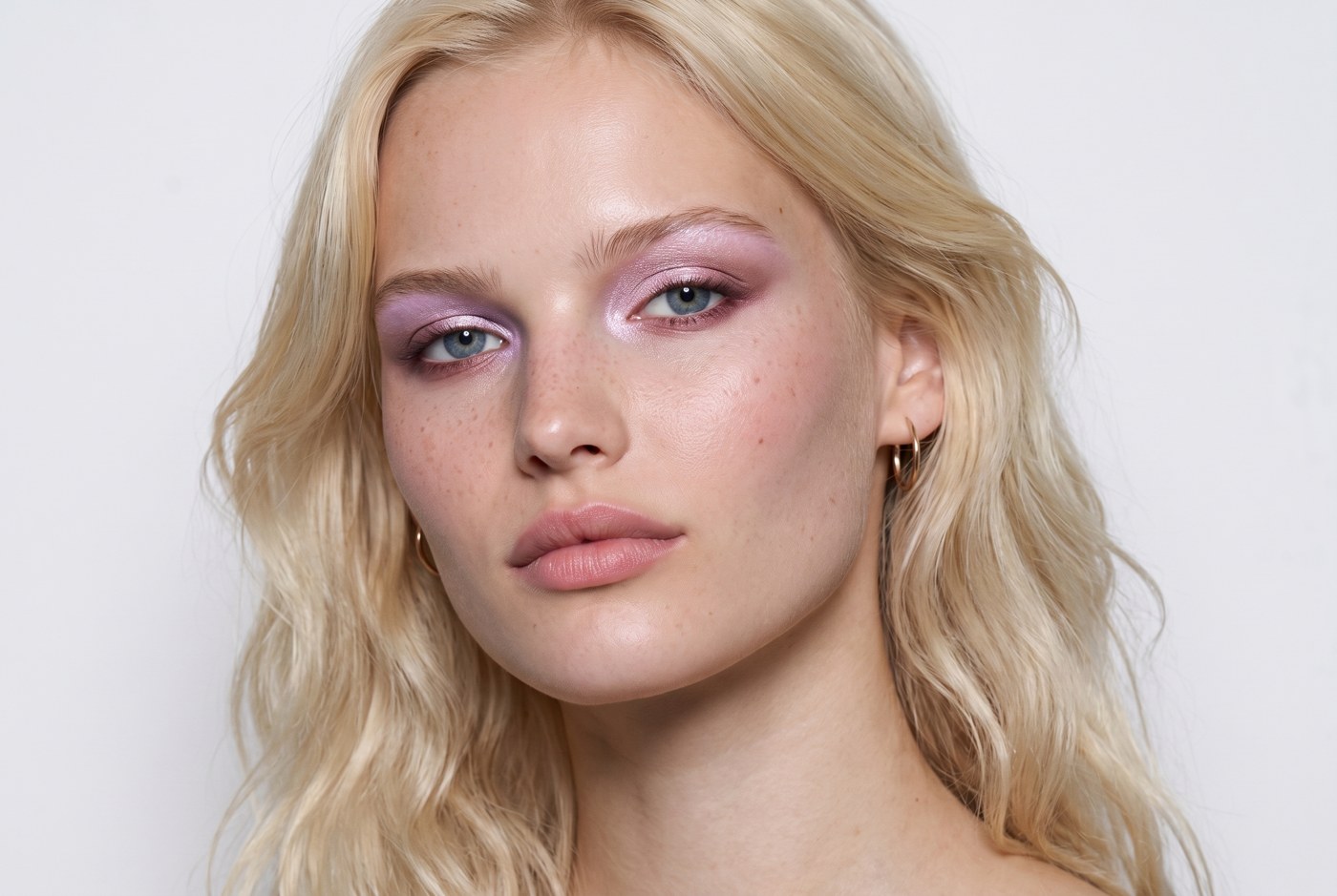 AI-generated image of digital model Mia, photo 1